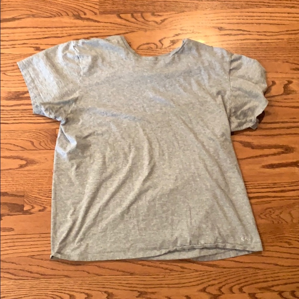 Grey calvin klein tee shirt